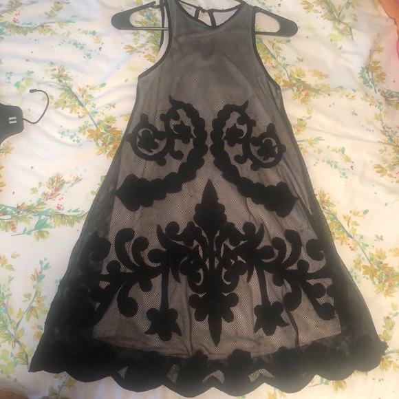 LF Dresses & Skirts - LF Black floral design dress